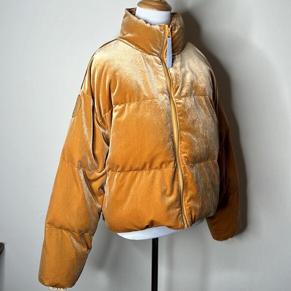 Fabletics Light Honey Wonder Velour Cropped Puffer Jacket - Picture 3 of 12